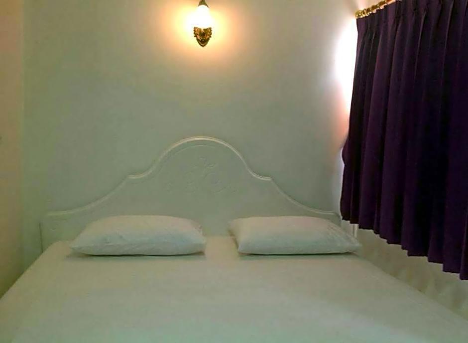 Baan Khun Rak – Bangkok, NY