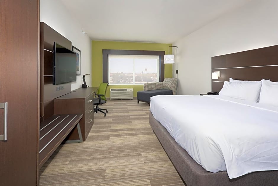Holiday Inn Express and Suites Firestone Longmont