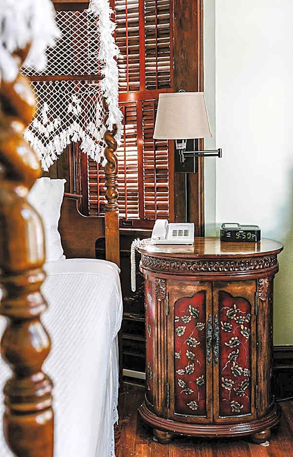Classic King with Balcony at Curry Mansion