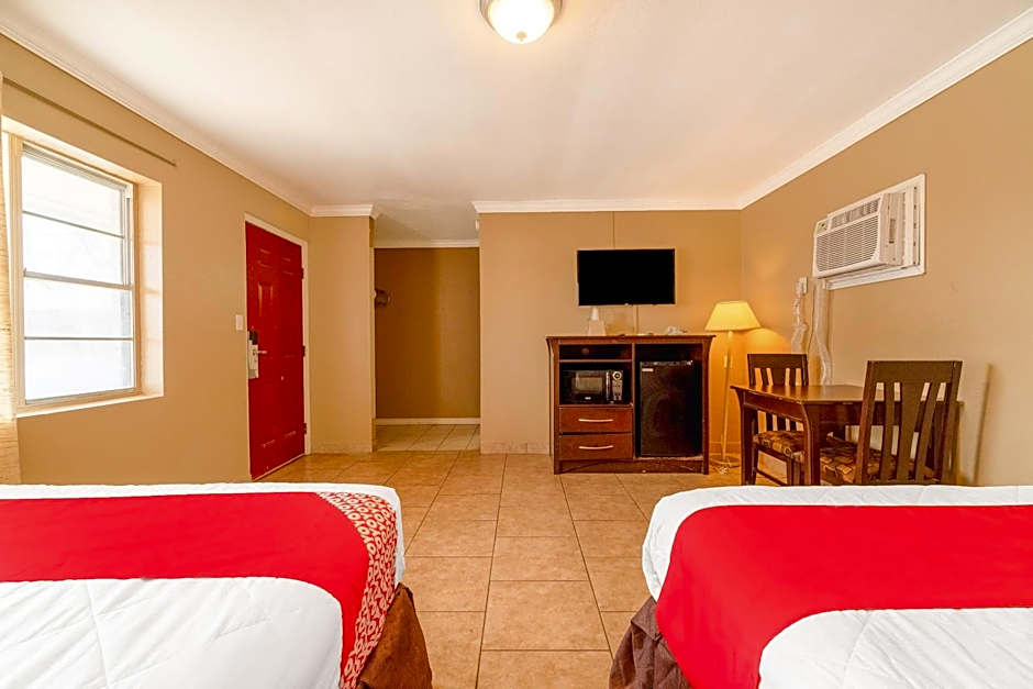 OYO Hotel Beeville -US 181