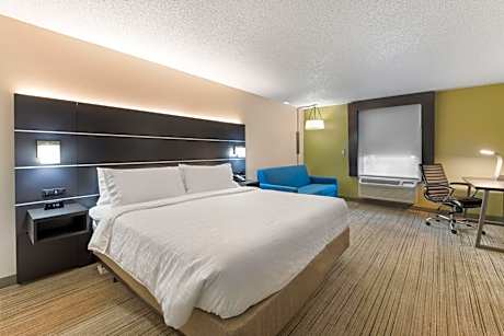 King Room with Hearing Accessible Roll In Shower - Non-Smoking