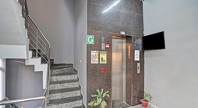 OYO The Signature Hotel Near Iskcon Temple Noida