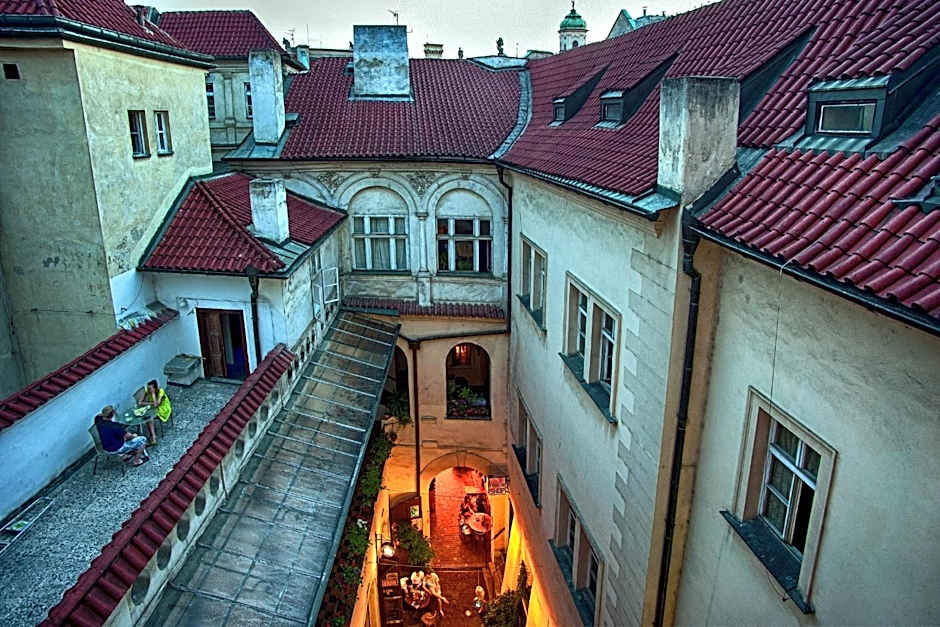 Karlova 25 Apartments