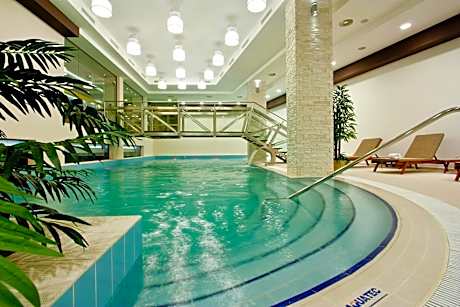 Earth & People Hotel & SPA - Free Parking & Swimming Pool