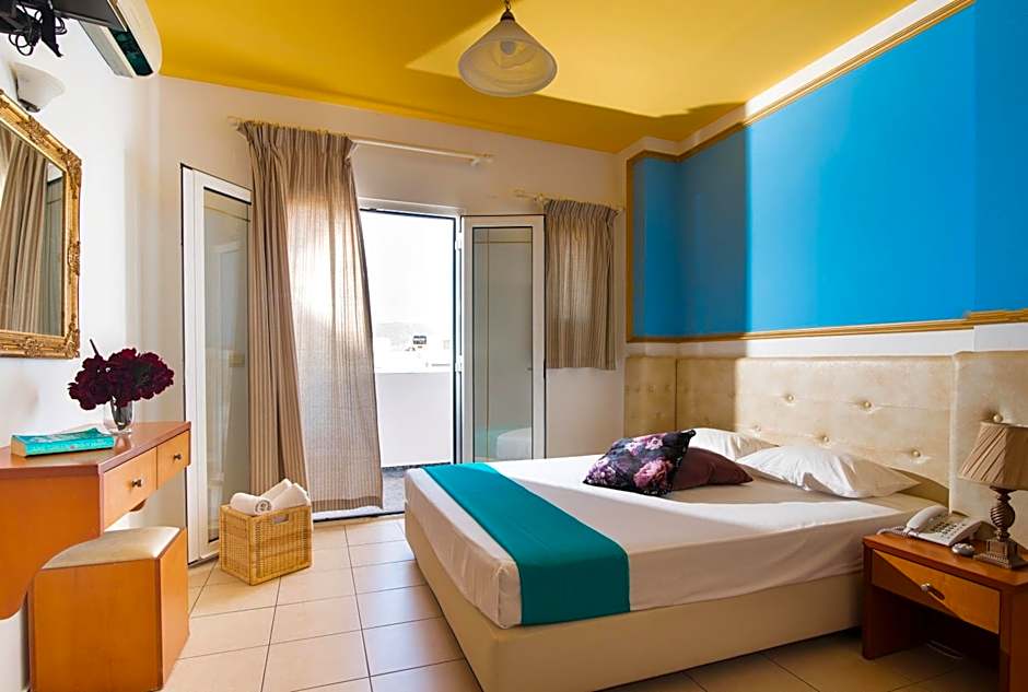 Yiannis Manos Hotel Resort