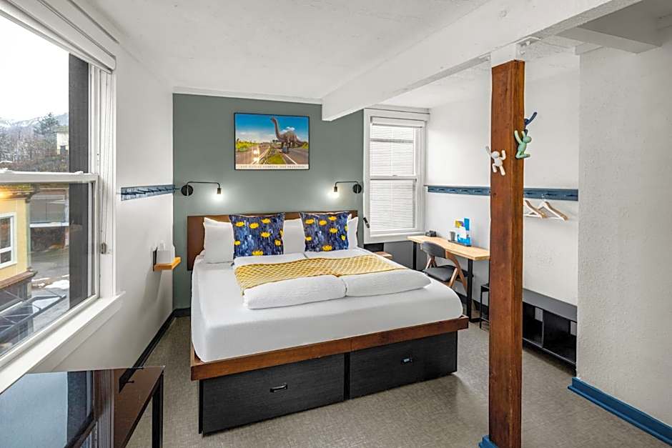 Photo 1 of 10 of Superior 1 King Bed