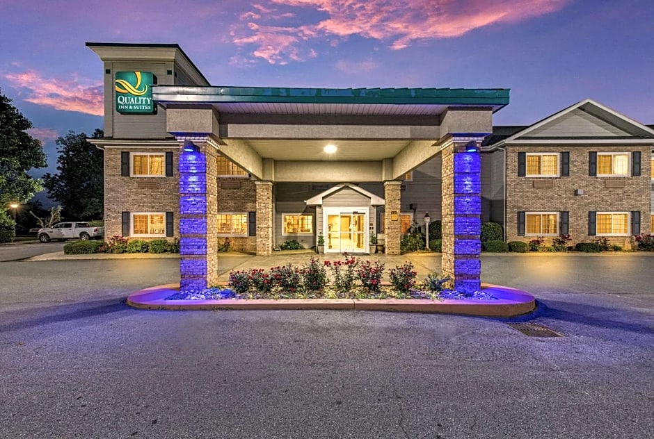 Quality Inn & Suites Hendersonville - Flat Rock