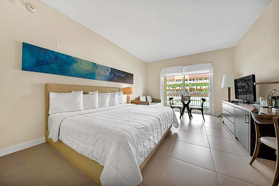 Photo 1 of 6 of Deluxe 1 King Bed