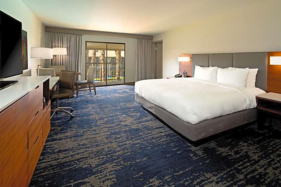 DoubleTree By Hilton Hotel Bakersfield