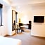 Quintessa Hotel Kokura Comic & Books