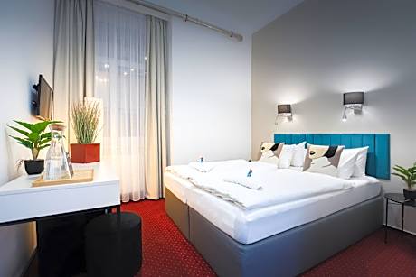 Budget Double Room with Private Bathroom