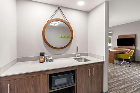 1 King W/Microwv/Fridge Studio Suite Nonsmoke