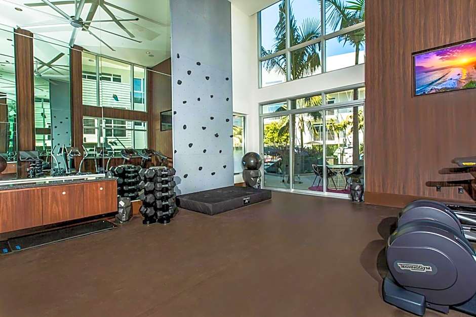 Beverly Grove Chic City Oasis 2 BR Apt with Den 138