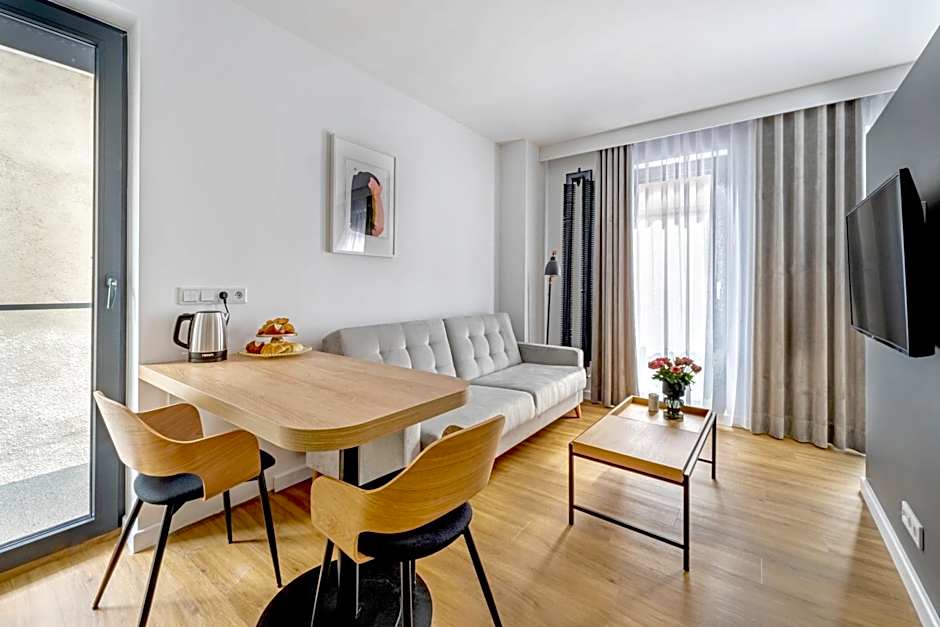 Apart House, Tylna 20