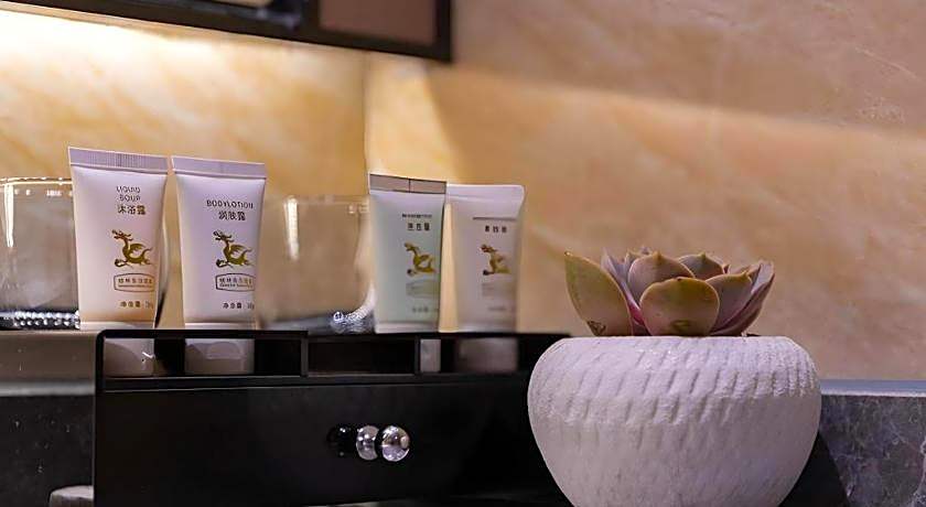 GreenTree Eastern Dali Railway Station Hotel