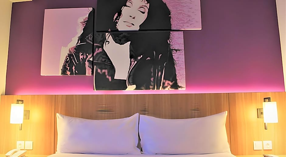 Fame Hotel Sunset Road