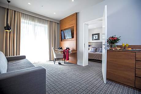 Luxury Suite with Balcony and Sea View