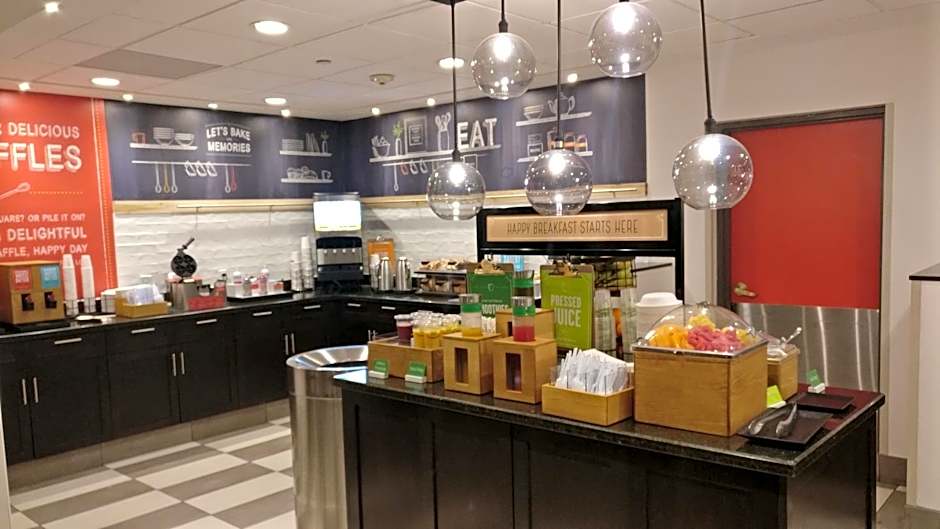 Hampton Inn & Suites by Hilton Toronto Airport