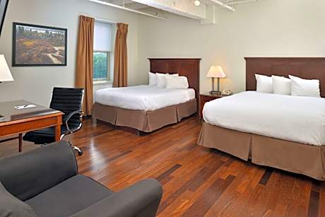 Upper Floor Classic Room with 2 Queen beds and Whirlpool Tub