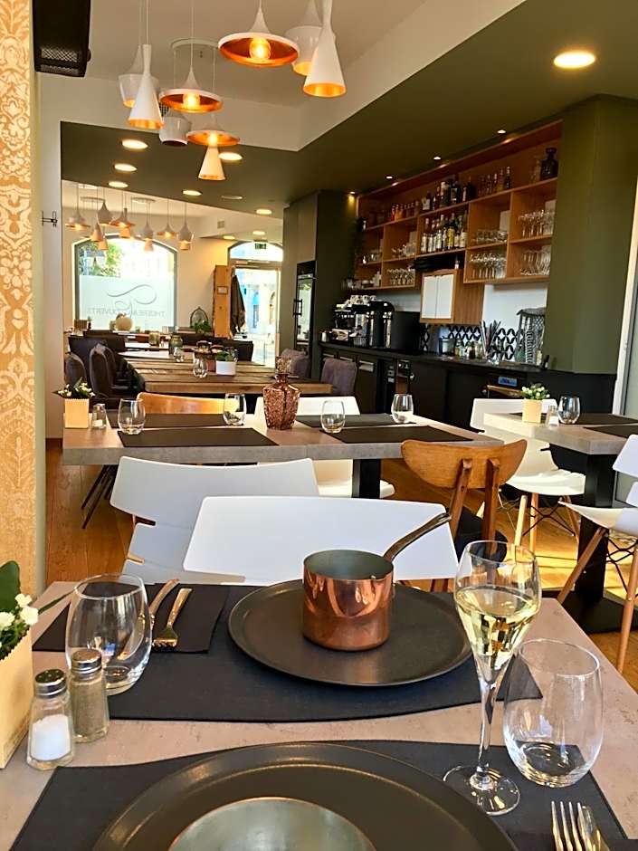 Théière & Couverts - Les Chambres