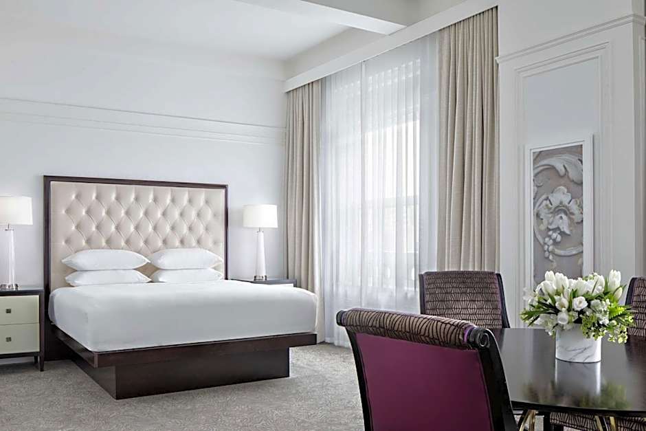 Amway Grand Plaza Hotel, Curio Collection by Hilton