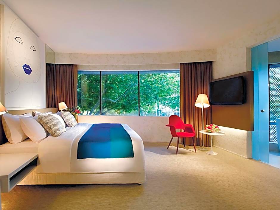 Photo 1 of 7 of Executive 1 King Bed