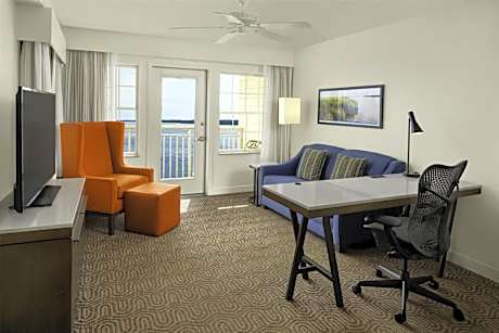 One-Bedroom Queen Suite with Sofa Bed - Bayfront