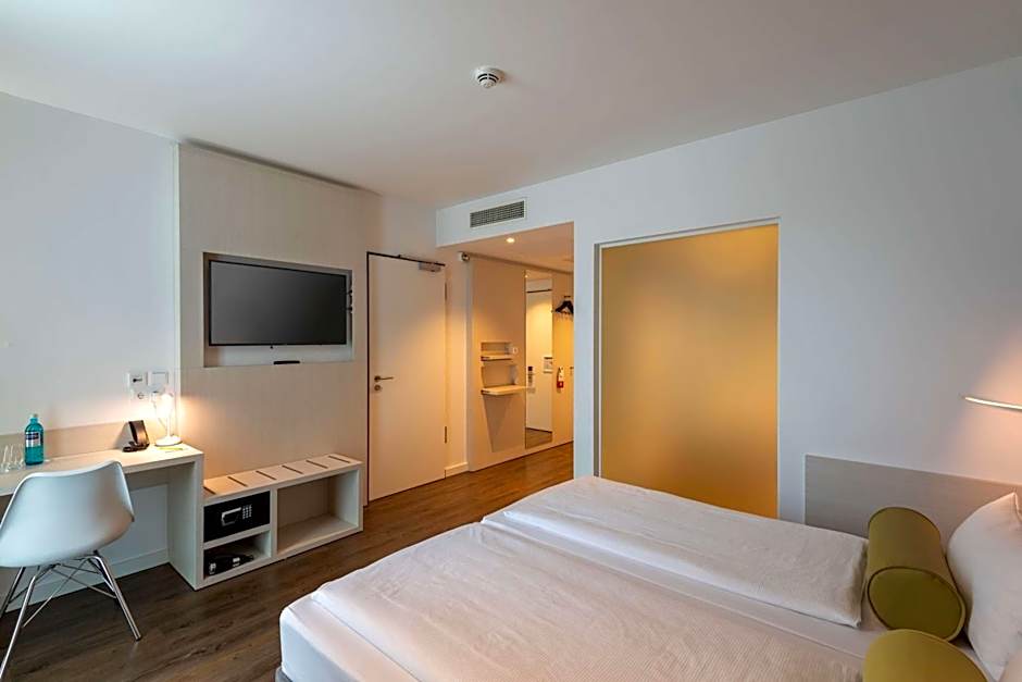 Super 8 by Wyndham Dresden