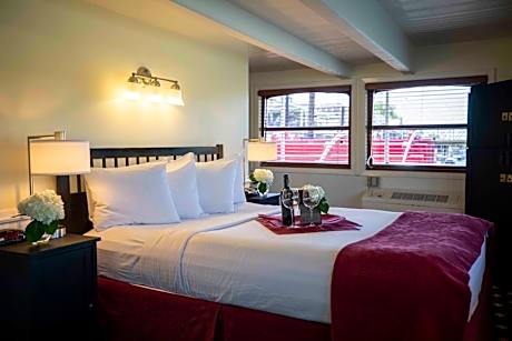 Deluxe Double Room with River View - Disability Access