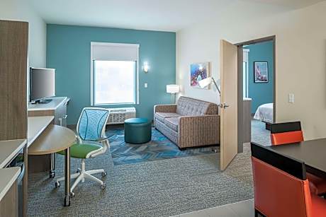 1 KING HEARING ACCESSIBLE SUITE NONSMOKING