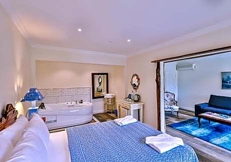 Junior Suite with Jacuzzi