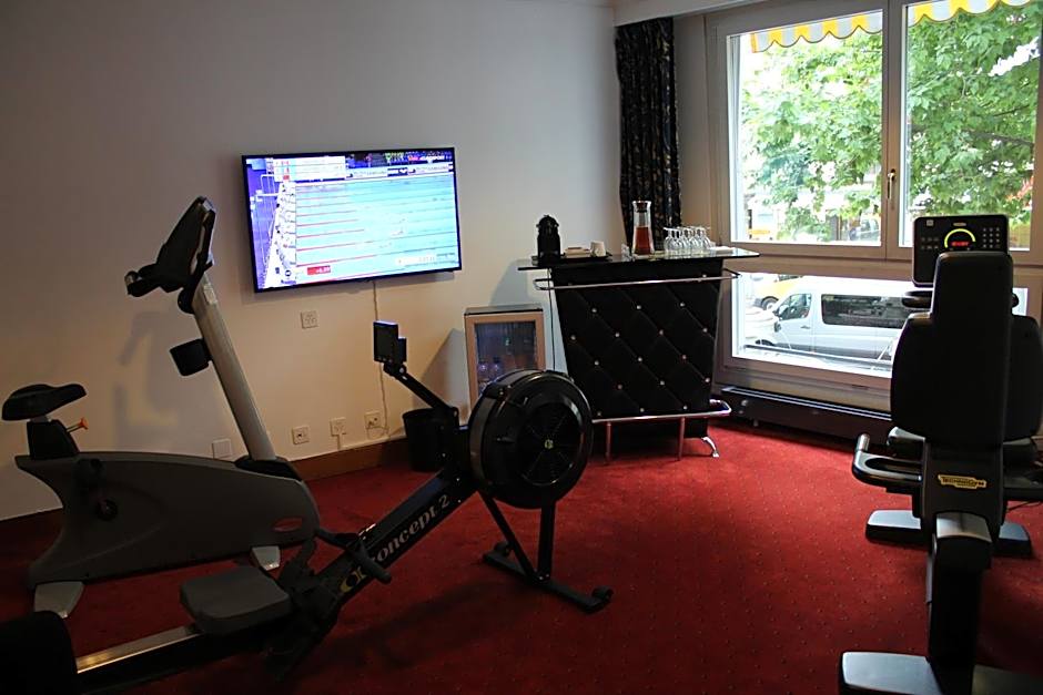 The New Midi Hotel
