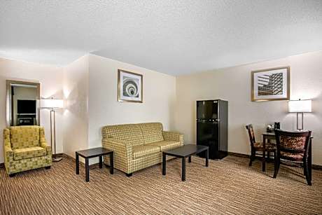 Queen Suite with Two Queen Beds and Sofa - Non Smoking