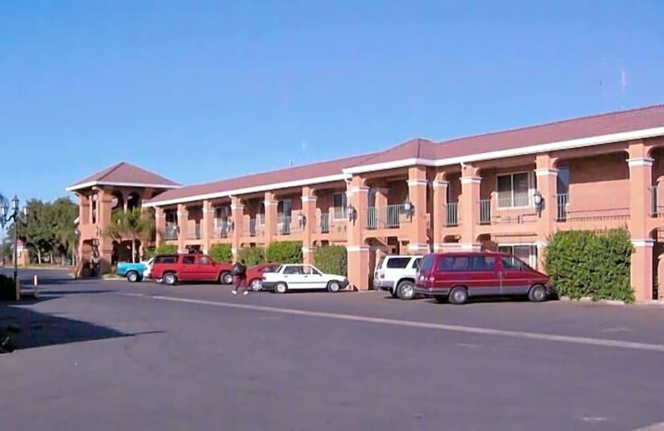 Merced Inn & Suites