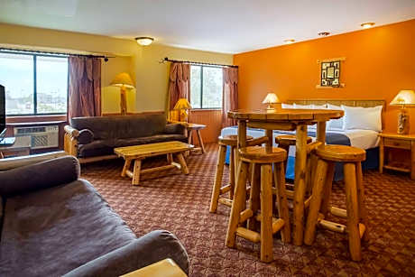 Deluxe King Studio Suite - Non-Smoking
