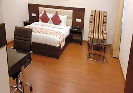King Room with Complimentary /Courtsey pick up and drop to darshan points i.e. Either Banganga or helipad