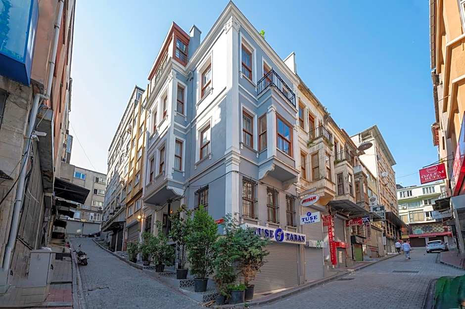 Valeria Antique 1892