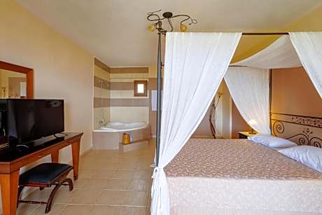 Two-Bedroom Apartment - Split Level