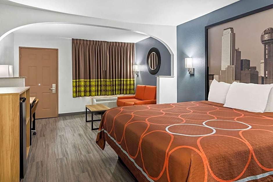 Super 8 by Wyndham Grand Prairie Southwest