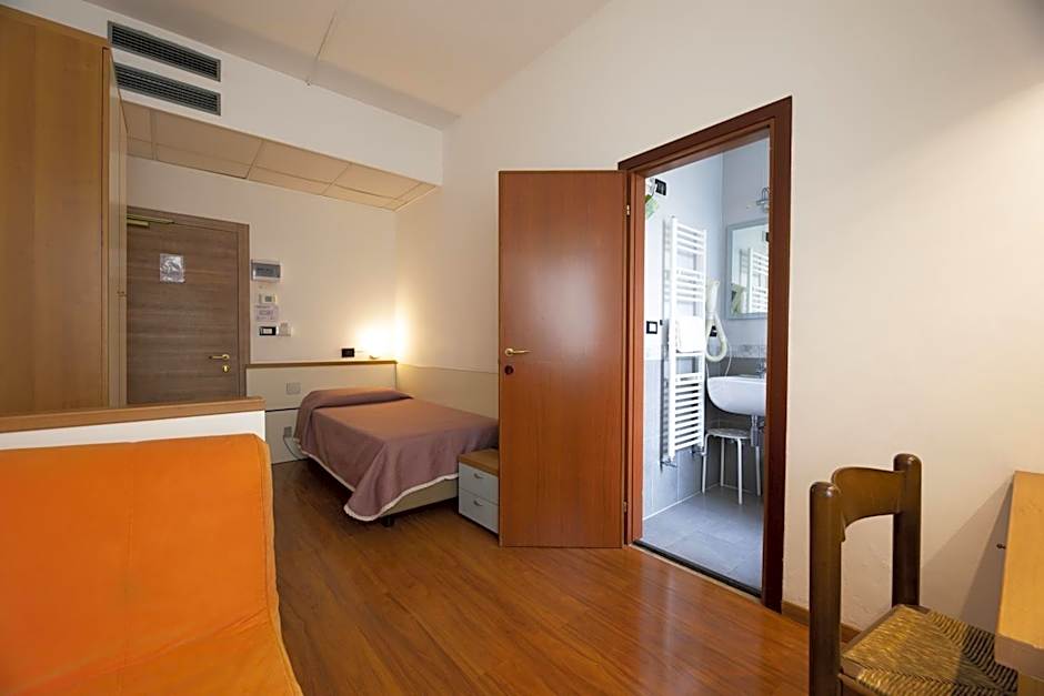 Photo 1 of 5 of Single Room