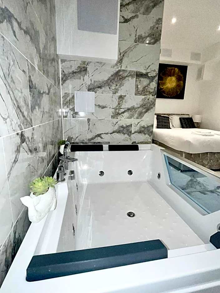 Duke and Duchess Apartments and Rooms - Private in Room Hot Tub Suites