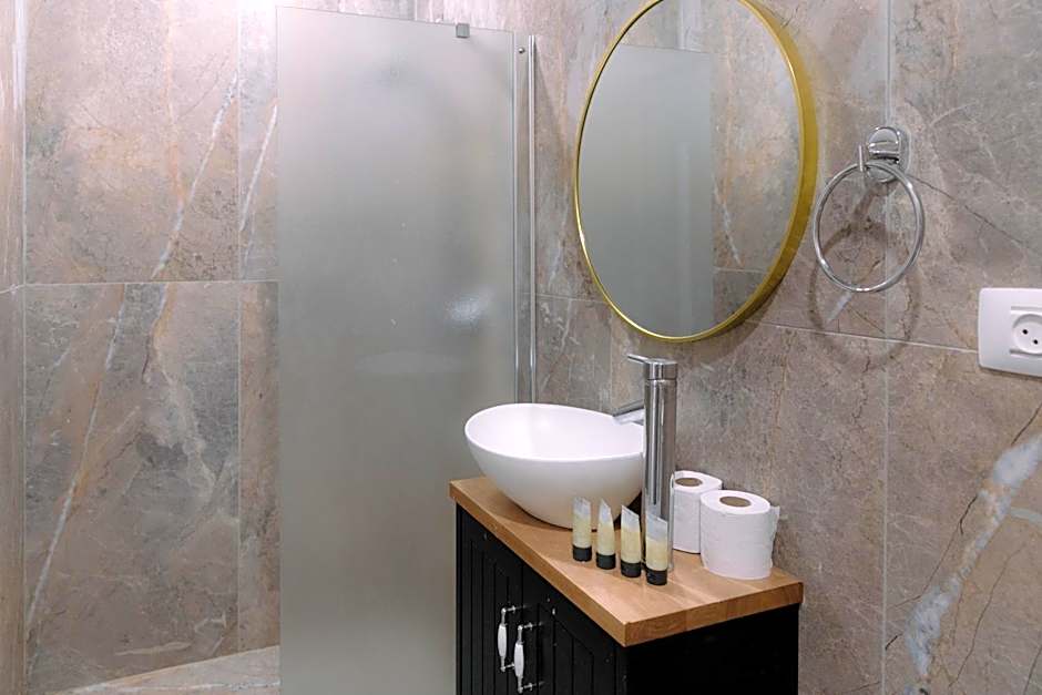 Rich Luxury Suites - Renovated