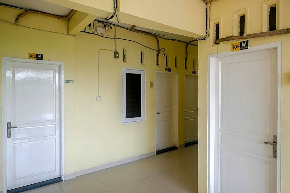 RedDoorz @ Teratai Homestay Medan Amplas