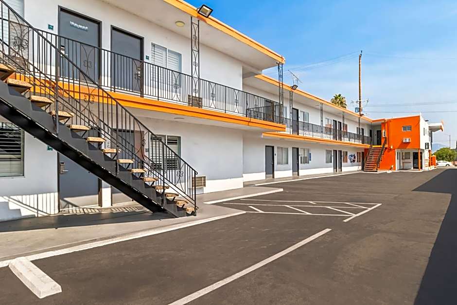 Rodeway Inn & Suites North Hollywood Burbank Airport - Universal Area
