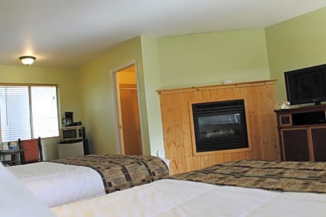 Deluxe Queen Room with Two Queen Beds