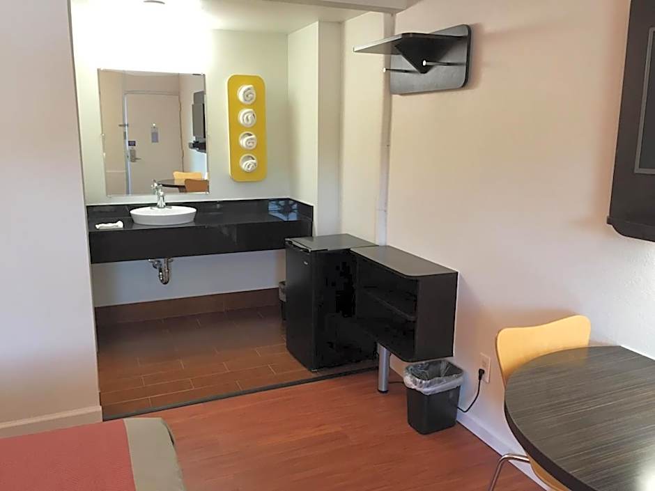 Motel 6-Glassboro, NJ - Rowan University