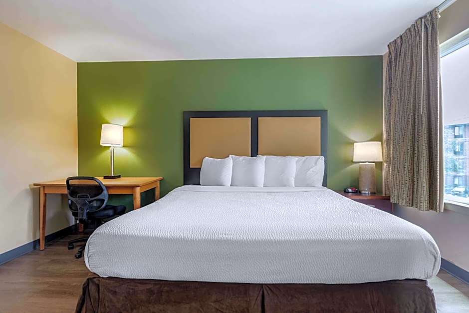 Photo 1 of 11 of Deluxe Studio 1 King Bed