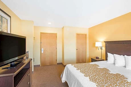 1 Queen Bed Non-Smoking