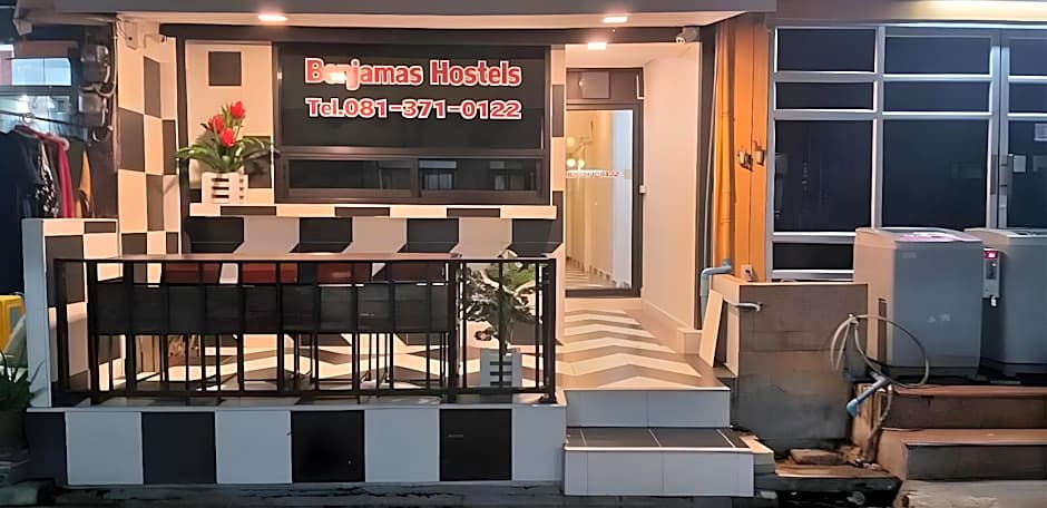 Benjamas Hostels