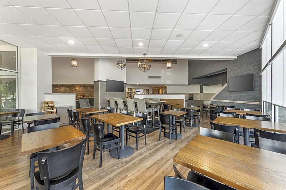Best Western Plus Revere Inn & Suites